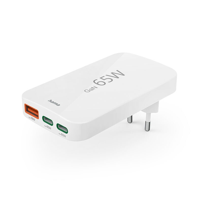 Zwarte 65W USB-oplader met twee USB-C-poorten en één USB-A-poort inclusief stroomkabel op een witte achtergrond.