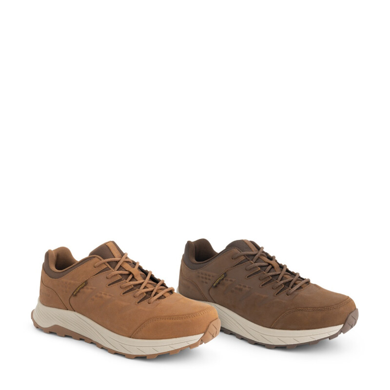 Travelin’ lage wandelschoenen in lichtbruin leer met profielzool voor comfortabele wandelingen.