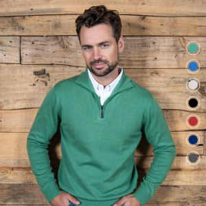 Een model draagt de Cappuccino Trui met Kraag en Rits Como in de kleur groen, daarnaast staan alle kleuren opties.