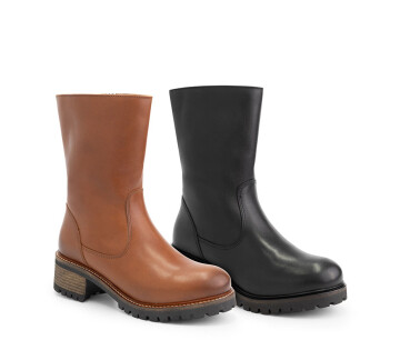 Cognac en zwarte Mysa Delphine kuitlaarzen naast elkaar, gemaakt van leer met stevige profielzool.