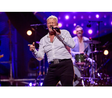 Someone Like her + Mr. Jones & Just in Case in Assen