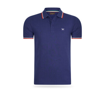 De Cappuccino Polo Applique Pique in de kleur navy. 