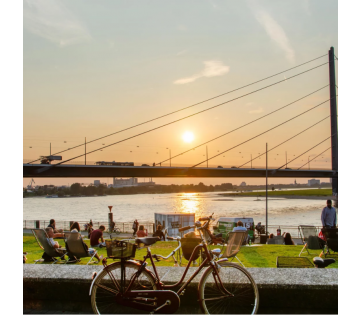 4*-Crowne Plaza hotel Düsseldorf + ontbijt drankje & zwembad!