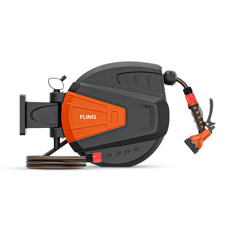 De FlinQ Uitrekbare Tuinslang met Wandhaspel. De FlinQ Uitrekbare Tuinslang met Wandhaspel.