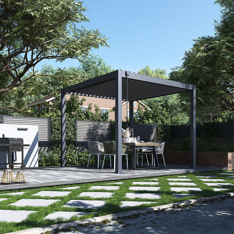 De Orion Premium Terrasoverkapping met Lamellen in de kleur Antraciet en in het formaat 3x3 meter is over een terras geplaatst. 
