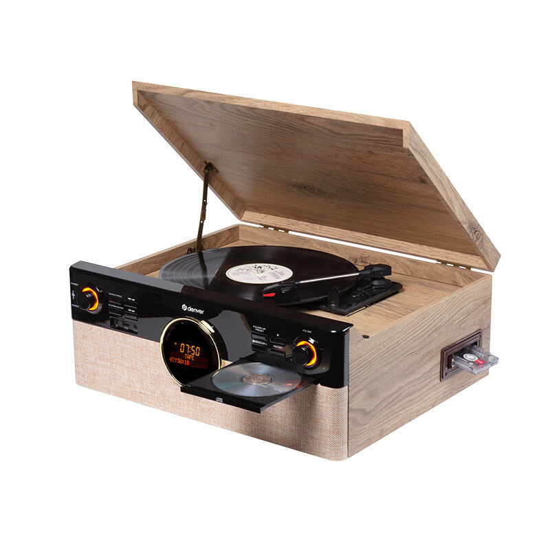 Schuine voorzijde van de Denver MRD-180 met open platenspeler en cd-lade, in gebruik. Schuine voorzijde van de Denver MRD-180 met open platenspeler en cd-lade, in gebruik.