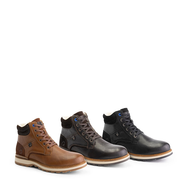 Drie paar heren veterboots in cognac, bruin en zwart naast elkaar.
