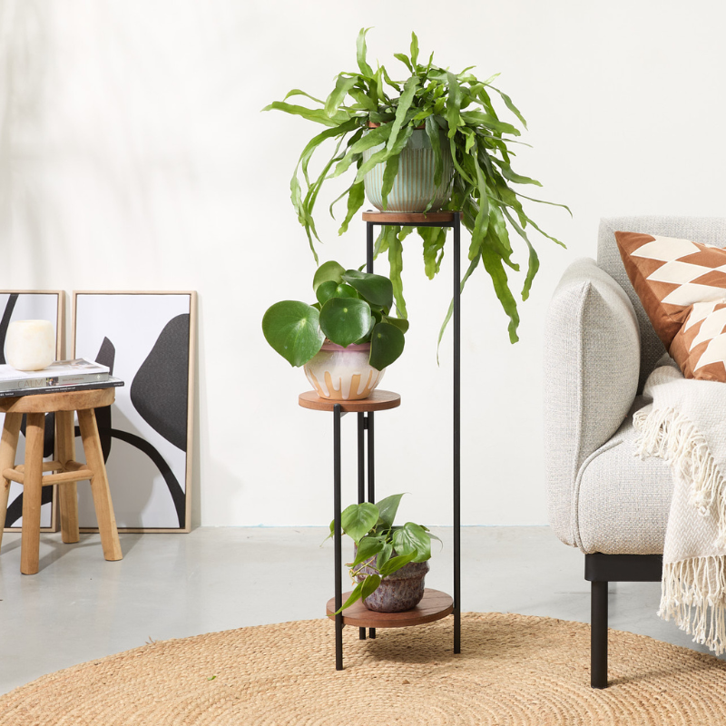 De Lifa Living Plantentafel Julie staat in de woonkamer.